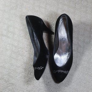 SALE! PM Collection Size 7 Vintage Rhinestone Bedazzled Velvet Pumps